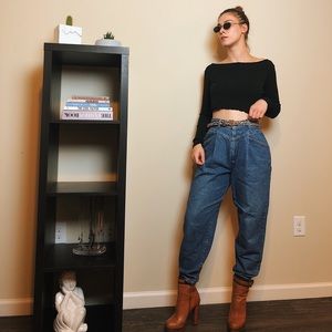 VINTAGE pleated high waisted mid wash LEVI jeans
